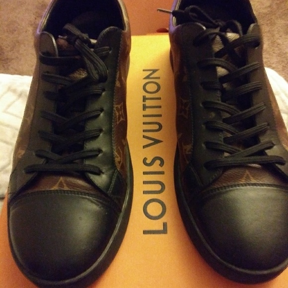 Louis vuitton mens shoe 9.5 - Picture 1 of 3